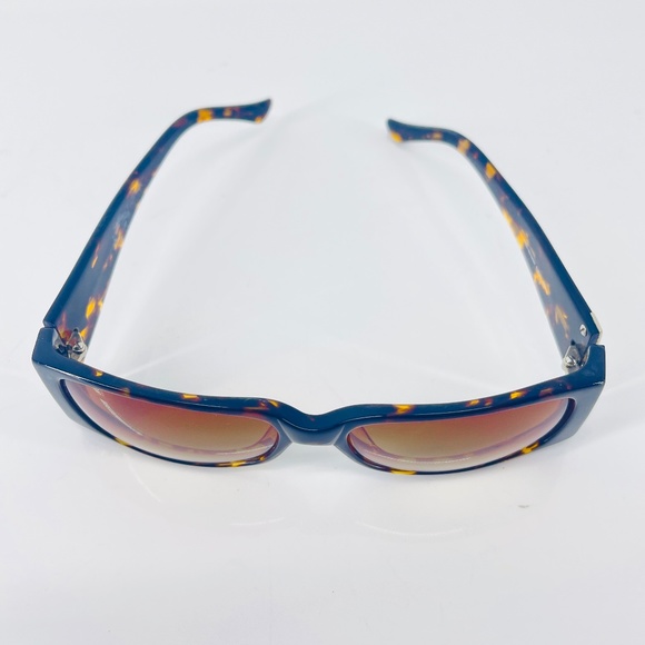 BCBG MaxAzria Women's Sunglasses Brown Frame Shades Very Good Condition - Picture 3 of 7